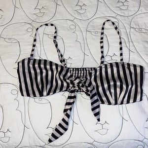 Victoria’s Secret bra size XL Colors white/black